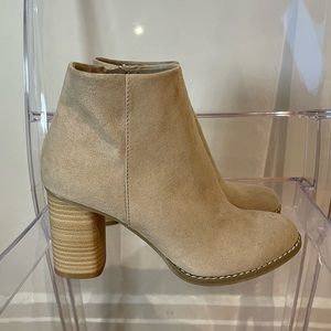 DOLCE VITA Tan Booties